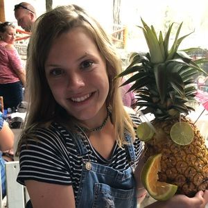 Meet your Posher, Olivia